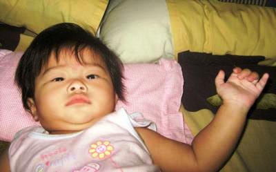 At her 5th month - mastered the sign for play